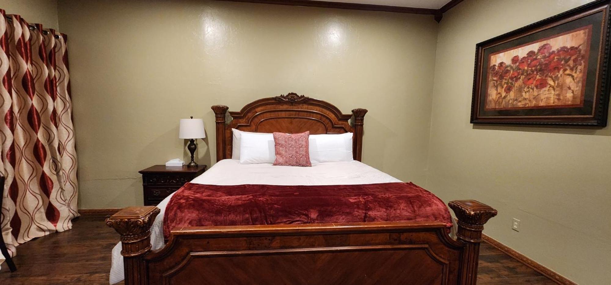 The Whispering Pines Inn Norman Exterior photo