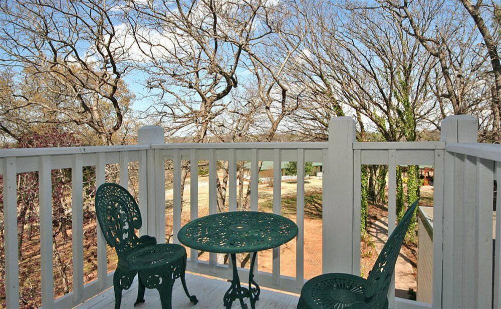 The Whispering Pines Inn Norman Exterior photo