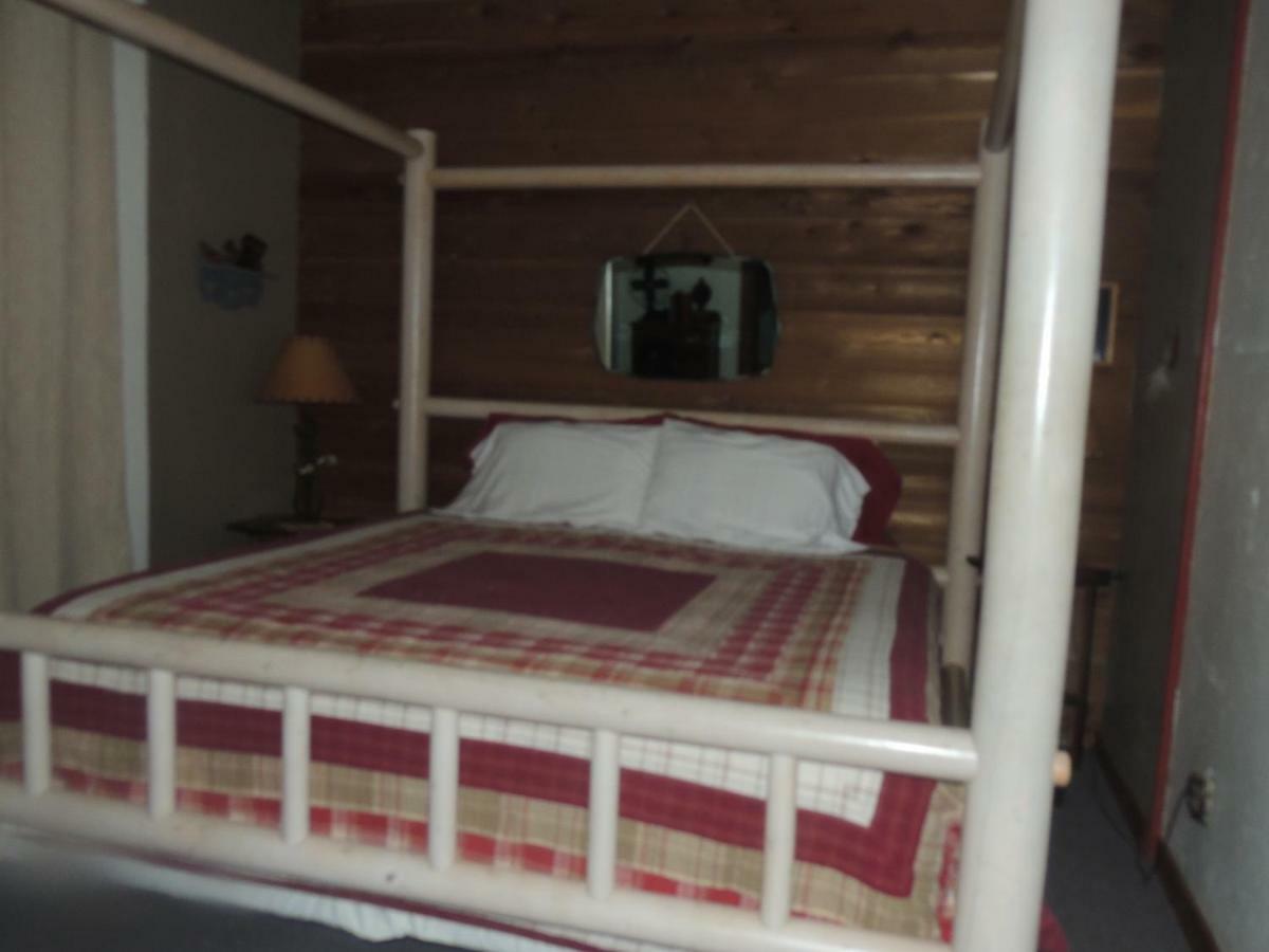 The Whispering Pines Inn Norman Exterior photo