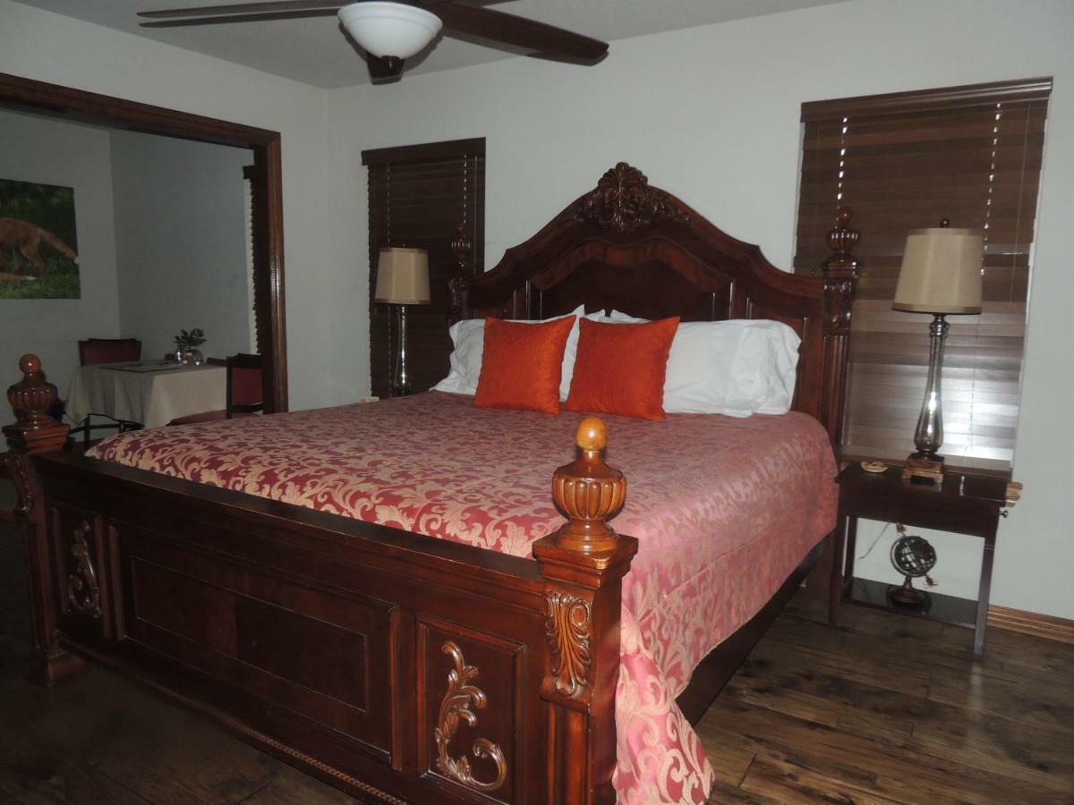 The Whispering Pines Inn Norman Exterior photo