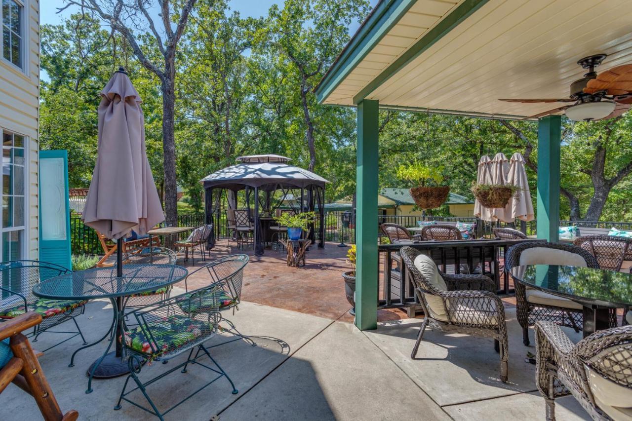 The Whispering Pines Inn Norman Exterior photo